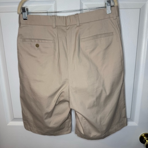 Betenly Men’s Tan Flat Front Shorts with Classic Style Size 32 Waist NWT - Picture 4 of 7